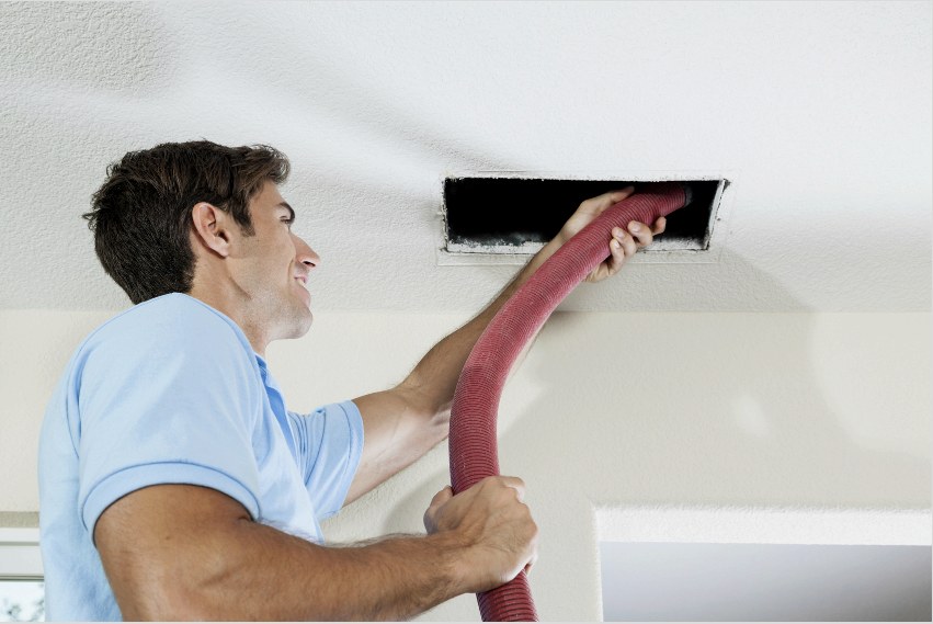 A ventilátor felszerelése előtt ellenőrizze, hogy a szellőzés jól működik-e és poros-e.