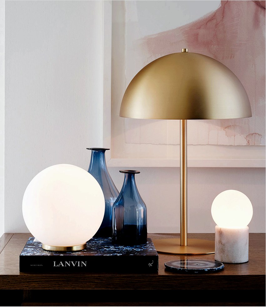 A hálószobában lévő asztali lámpa esetében jobb választani a közepes intenzitású lámpákat