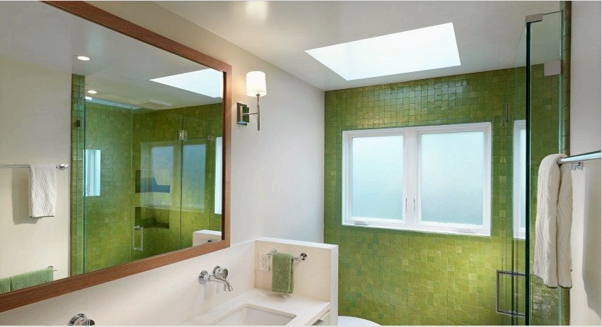 Stretch mennyezet a fürdőszobában, fotó kész tervezési megoldásokról