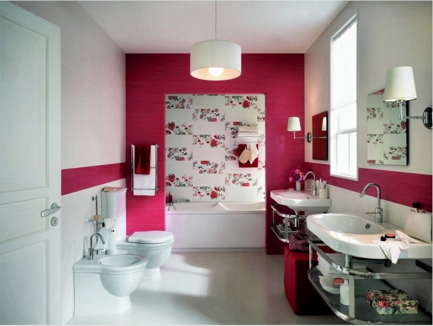 A háttérkép élénkebb színét semleges színekkel kell kombinálni a harmonikus belső kialakítás és a kényelmes fürdőszobában való tartózkodás érdekében