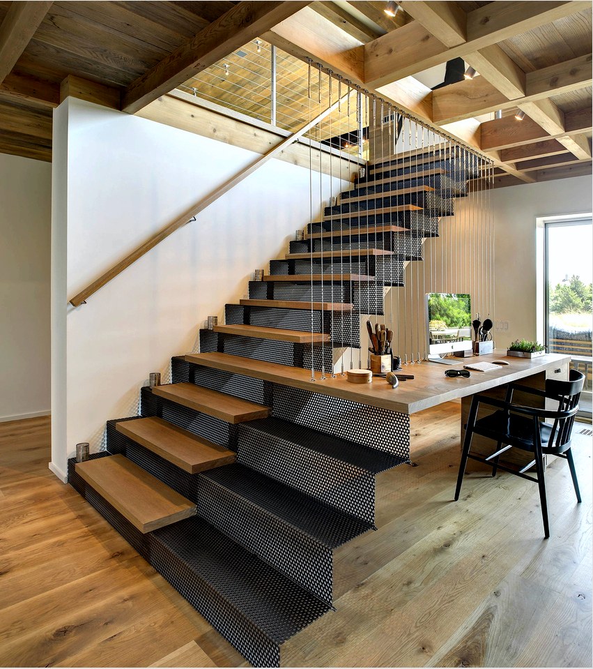 Lépcsőkorlátok a ház belsejében és kívül egyaránt felszerelhetők 
