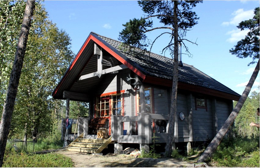 A tűlevelű fát főleg házak építéséhez használják finn technológiával.