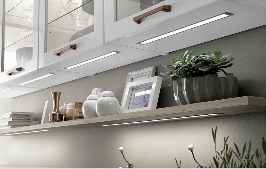 A konyha LED-es világítását speciális átlátszó, kivehető panel segítségével lehet elrendezni