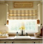 Ablak dekoráció a konyhában: a belső kialakítás utolsó szakasza