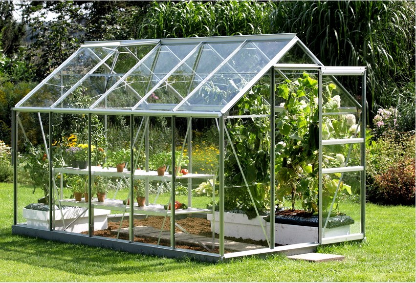 Uborkatermesztéshez vásárolhat vagy építhet saját kezével kényelmes üvegházat.