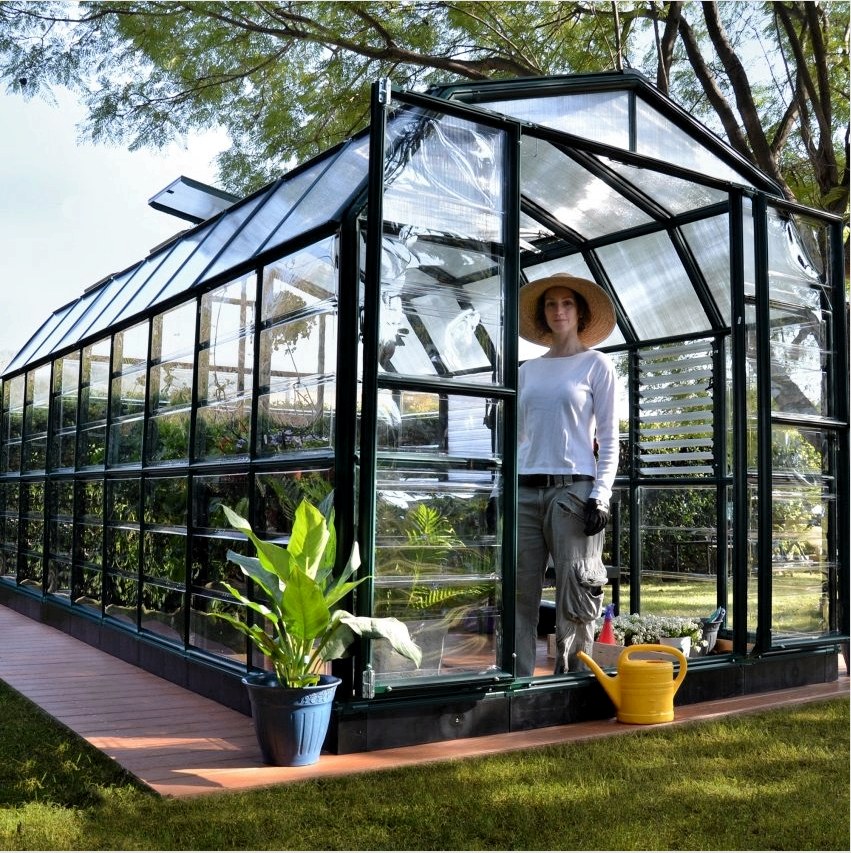 Az üvegházak és a melegágyak jó segítők a kertész számára