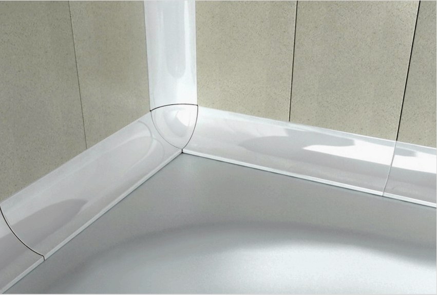 Megbízható és szilárd kerámia szegélyek tökéletesen illeszkednek a fürdőszoba belső részébe
