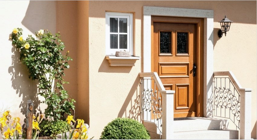 Bejárati faajtó otthon és lakásban: megbízhatóság és dizájn