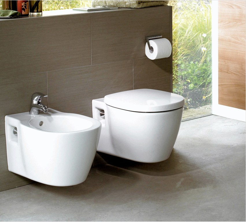 A falra szerelhető WC-k különféle modelljeiben a beépítési szélesség változik, de nem haladja meg a 0,3-0,5 m-t