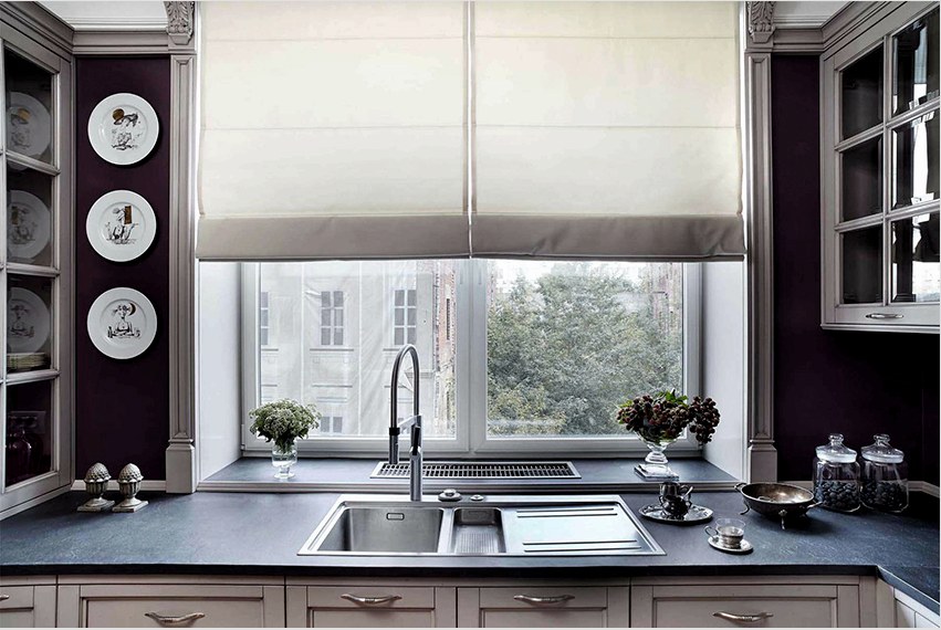 A műkőből készült ablakpárkányok nem félnek a szélsőséges hőmérsékletektől és a magas páratartalomtól, ezért ideálisak konyhákhoz