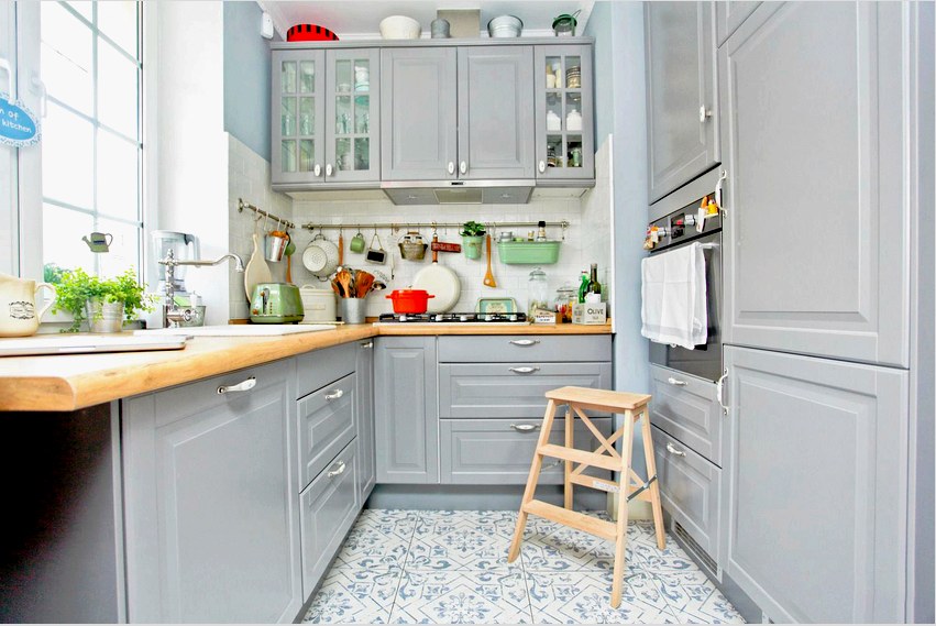 A beépített mosogatóval ellátott ablakpárkány sok háziasszony számára a konyha legkívánatosabb eleme