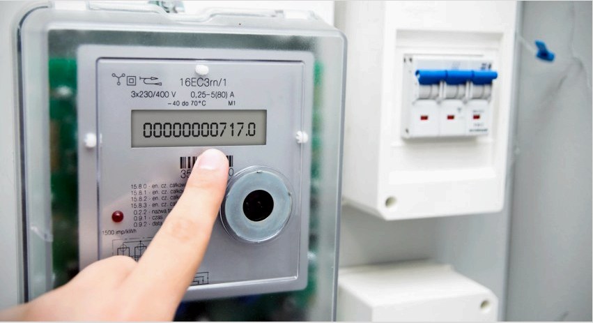 Villamosenergia-fogyasztásmérők leolvasása: az adatok eltávolítása a mérőberendezésekről