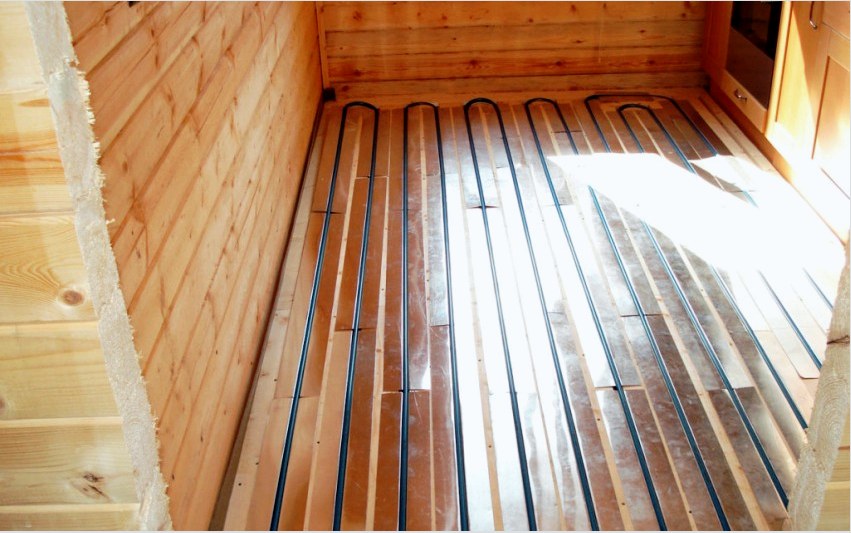 A fa padló a ház padlófűtési rendszerének alapja lehet