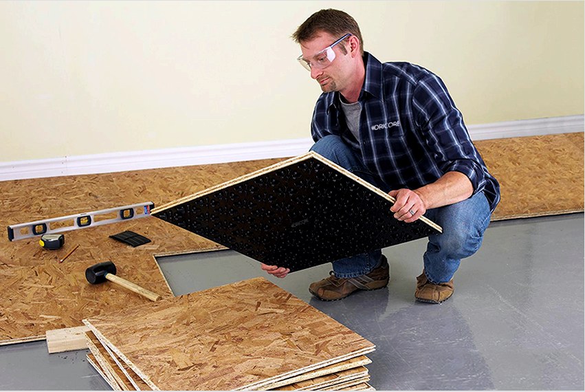A padló hőszigeteléséhez rétegelt lemezt, polisztirolt vagy farostlemezt használhat