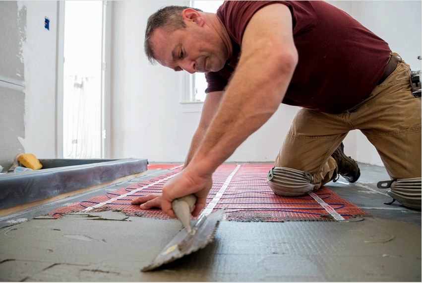 A meleg padló megválasztása nem csak a tulajdonosok preferenciáitól függ, hanem a ház típusától is