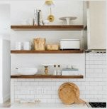Polcok a konyhában: hogyan lehet létrehozni egy gyönyörű és harmonikus belső teret