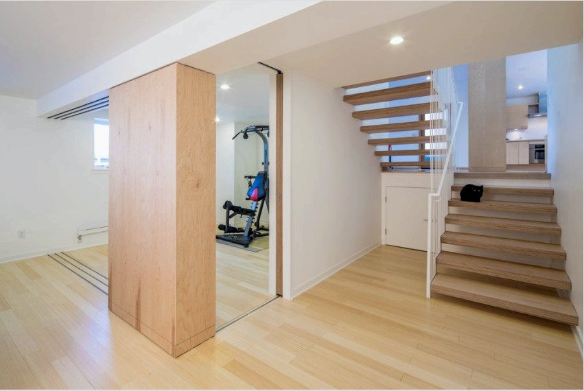 A maximális kopásállóságú vinil padlóburkolatok használhatók az otthoni tornateremben