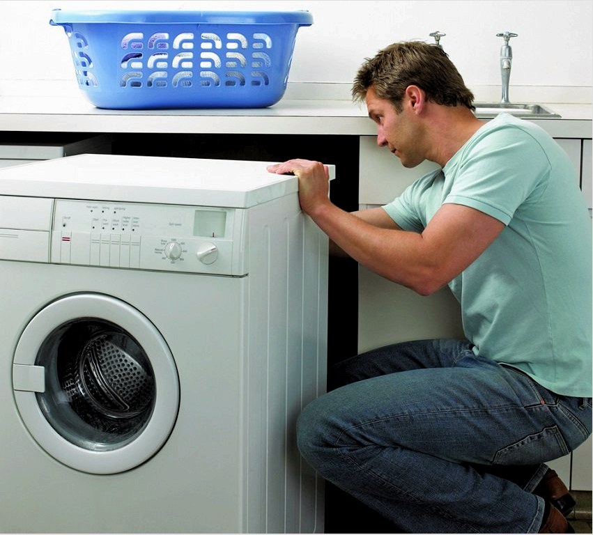 A szivárgások elkerülése érdekében a mosógép felszerelésekor fontos ellenőrizni az összes csatlakozás megbízhatóságát