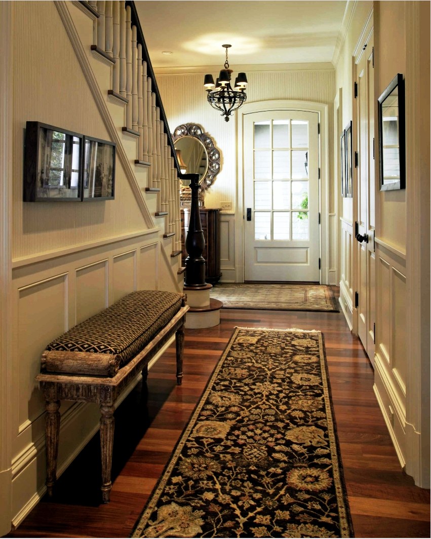 A folyosó bútorjának megválasztása a szoba méretétől és elrendezésétől függ