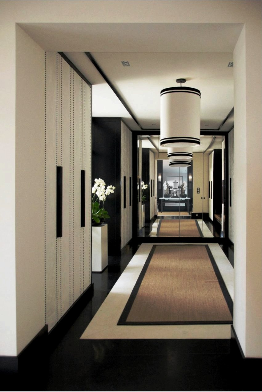 Csillár - a dekoráció egyik legfontosabb eleme a klasszikus stílusú folyosón