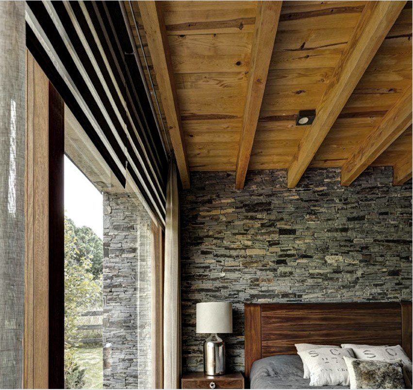 Обшивка стен и потолка. Деревянный потолок. Потолок из деревянных балок. Потолок из брусков. Потолок в деревянном доме.