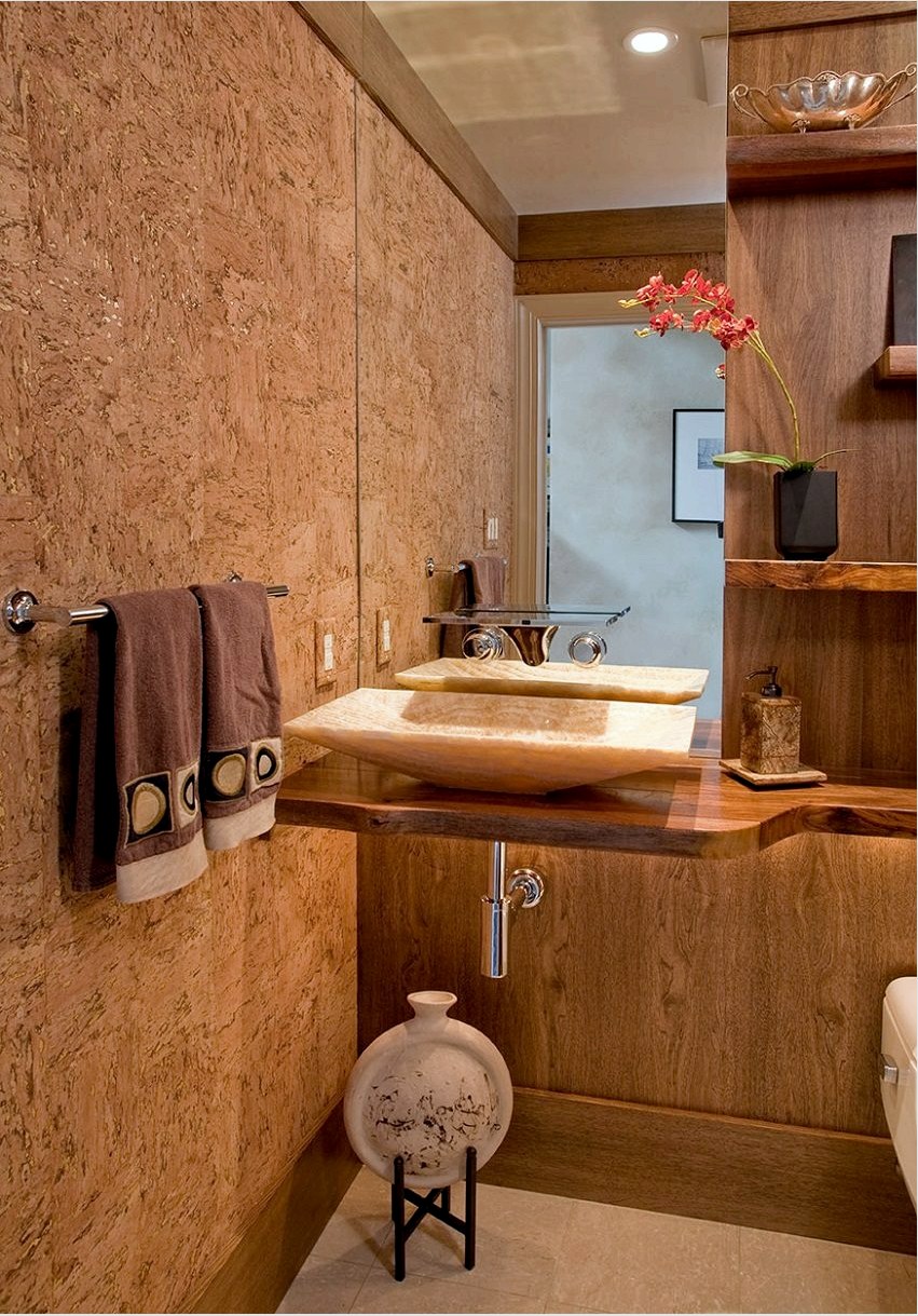 Magas páratartalmú helyiségekben használjon speciális víztaszító gyantákkal átitatott parafa paneleket