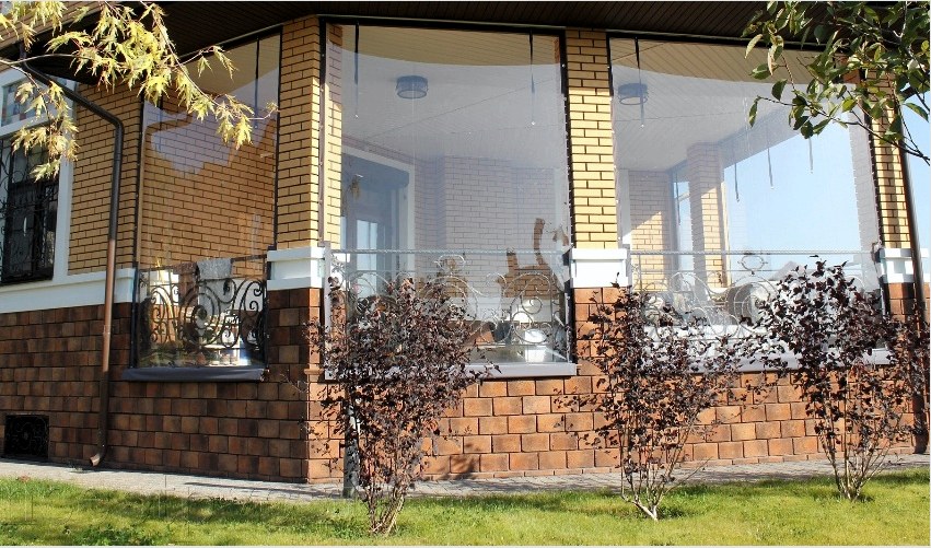 A puha ablakok viszonylag olcsók és könnyen telepíthetők.