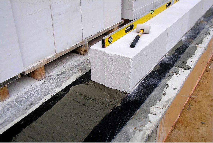 Magas képesítés nem szükséges a házak porózus betonból való építésének befejezéséhez