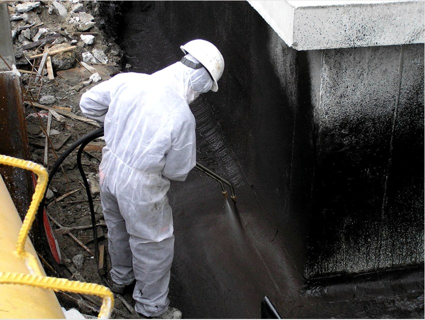 A nedvesség elleni védelem mellett a vízszigetelő keverék tartósabbá teszi a betont, megakadályozza a gomba és a penész terjedését