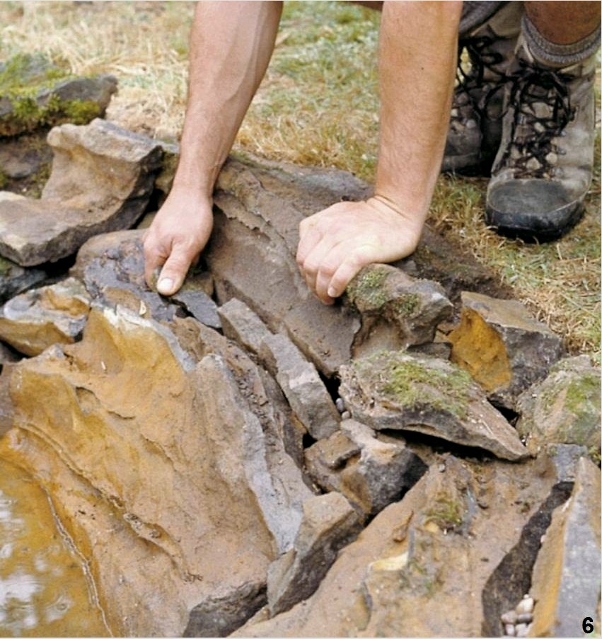 6. lépés: a tó falainak díszítése kövekkel