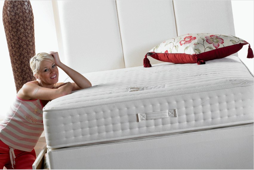 A matrac méreteinek centiméterrel kisebbnek kell lennie, mint az ágy paraméterei