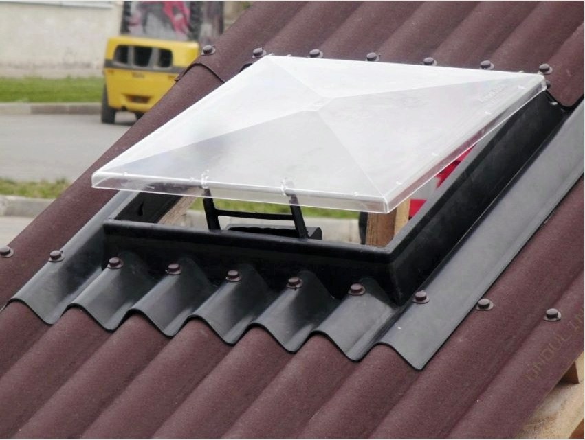 Tetőablak elhelyezése ondulinnal borított tetőn