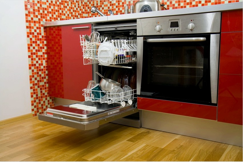 A keskeny beépített mosogatógép értékes időt takarít meg, és még egy kicsi konyhában is elfér