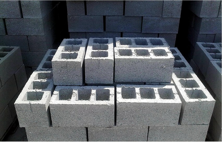 A blokkok előállításához leggyakrabban homok-cement keveréket használnak