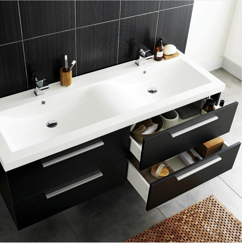 A fürdőszobában található éjjeliszekrény mosogatója meghatározza a belső tér általános stílusát, és a széles választéknak köszönhetően könnyű kiválasztani azt, amely teljesíti az összes követelményt