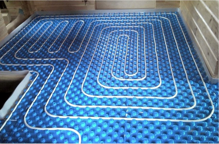 Melegvizes padló speciális szőnyegekkel felszerelve