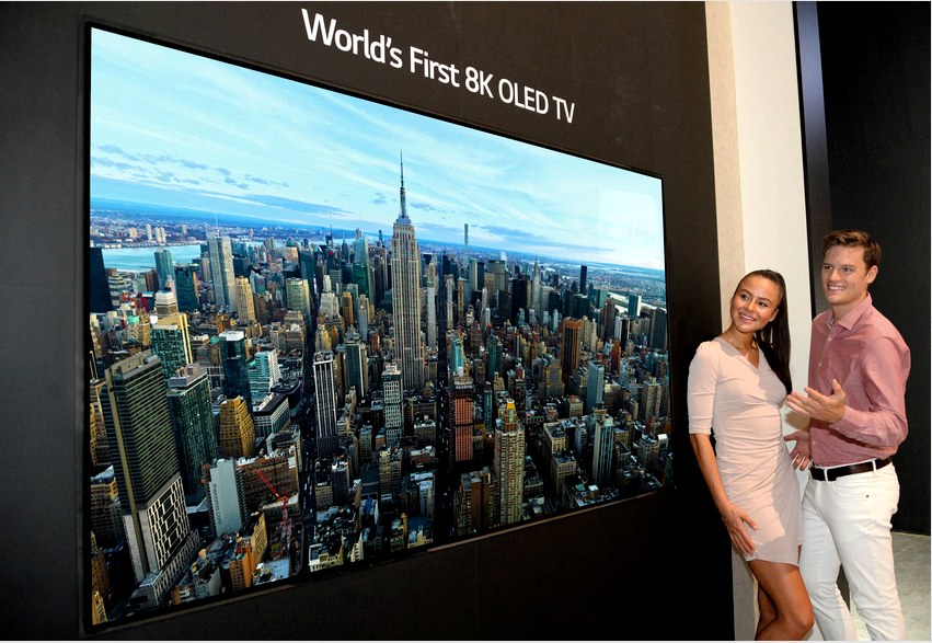 A Samsung mellett az LG, a Sharp, a Toshiba, a Thomson, a BBK is büszkélkedhet TV-jének hatalmas méretével.