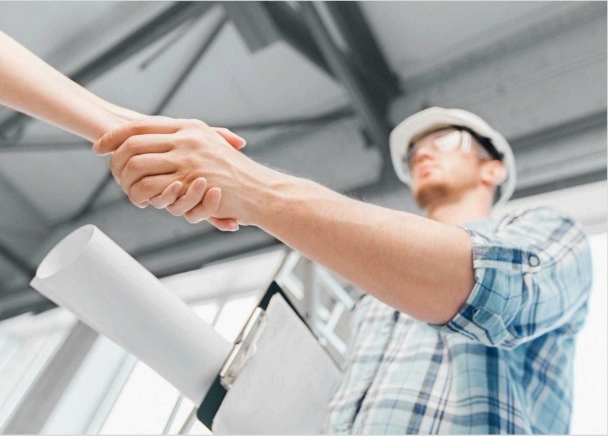 Amikor az építőipari vállalkozást a kulcsrakész lakás javítására választja, ügyeljen a független vásárlói véleményekre 