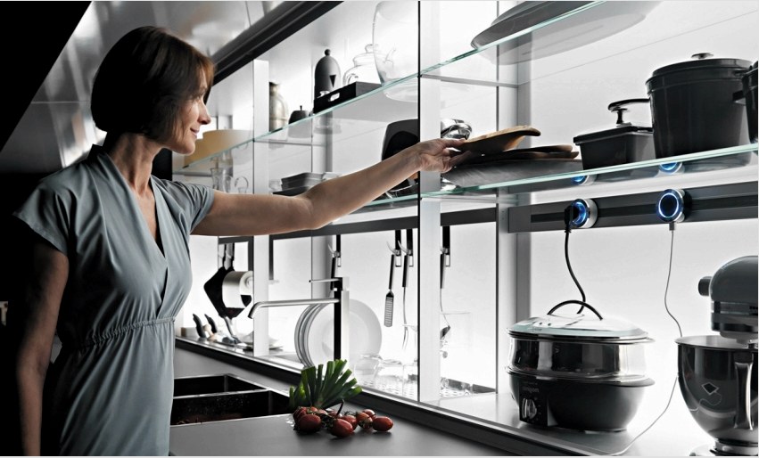 Az egyik modern eszköz a konyhában egy moduláris egység mozgó aljzatokkal
