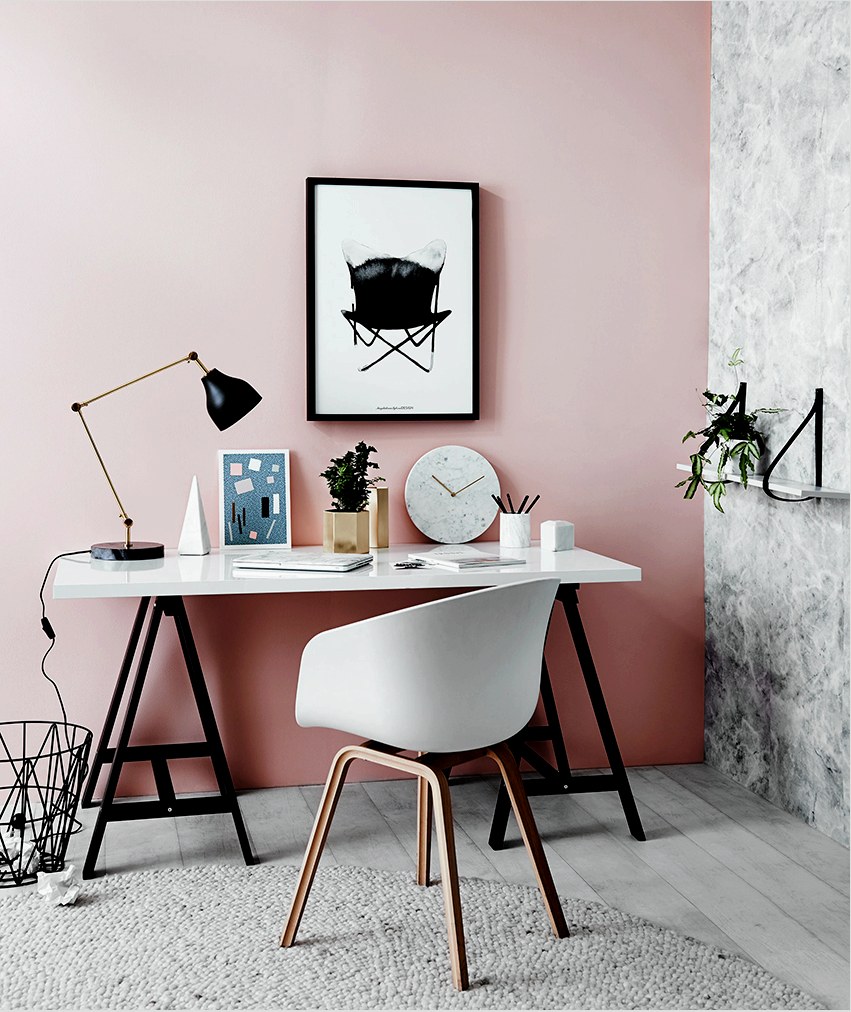 Egy kis szoba tervezésekor jobb, ha a poros rózsaszínet részesítjük előnyben