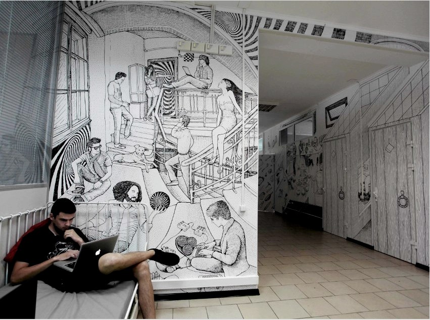 Fekete-fehér grafikus rajz a falakon