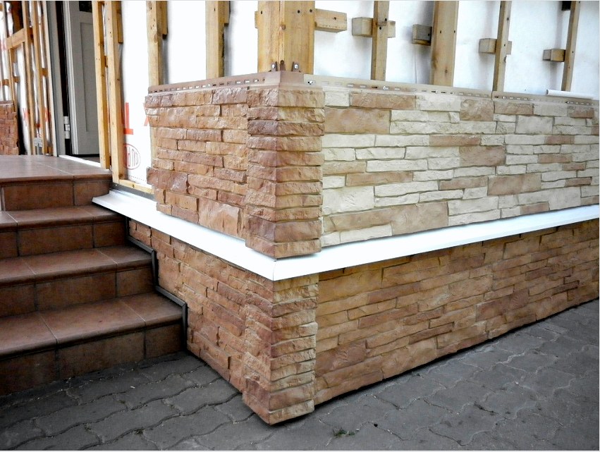 Mielőtt a házat rost cementlemezekkel díszítik, ellenőrizze, hogy a falak ellenállnak-e a kiegészítő terhelésnek