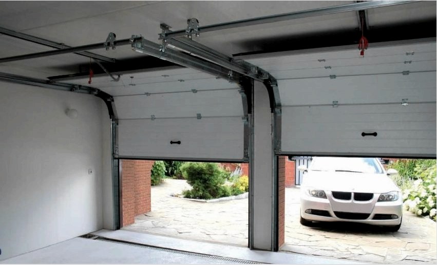 A garázs minőségi kapujának biztosítania kell annak tartalmának biztonságát, valamint a bejárati mozgásképességét