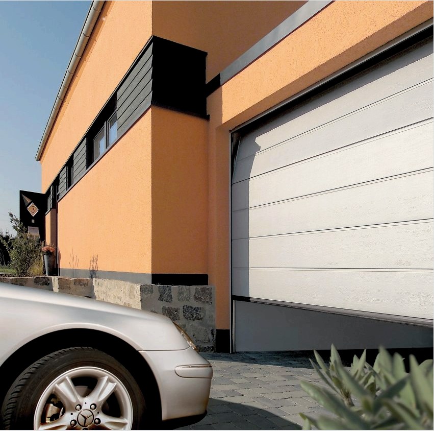 A felső szekcionált ajtókat a legkényelmesebbnek, kompaktnak és biztonságosnak tekintik.