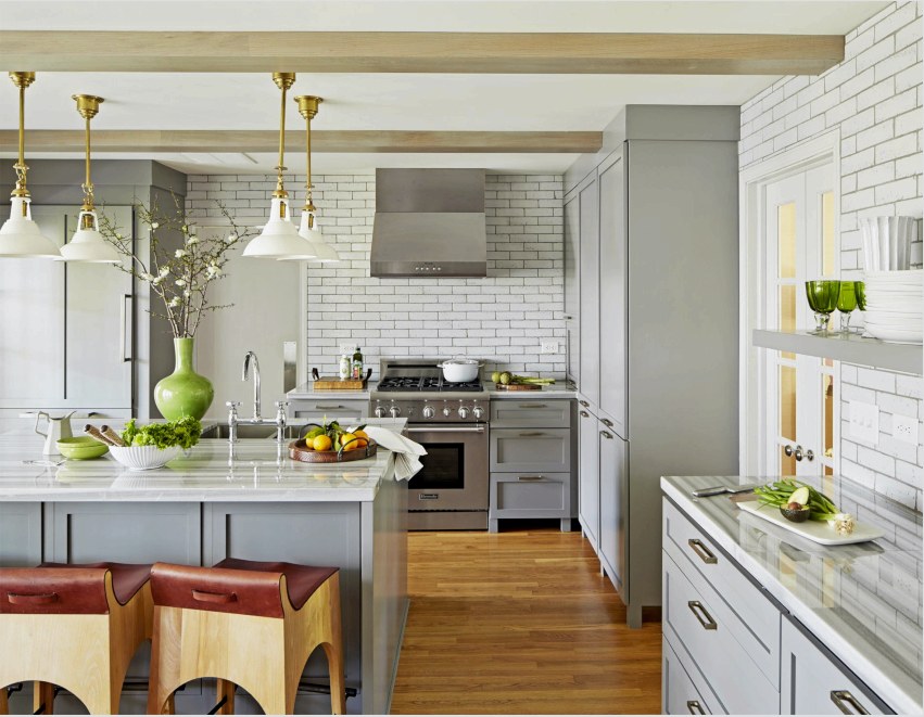 A szürke-fehér konyha kialakítását a klasszikusabbnak és univerzálisnak tekintik.