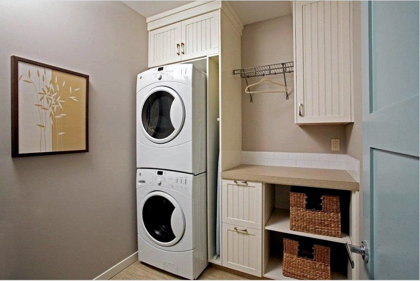 A beépített mosógépek a folyosón lévő bútorok közül választhatók