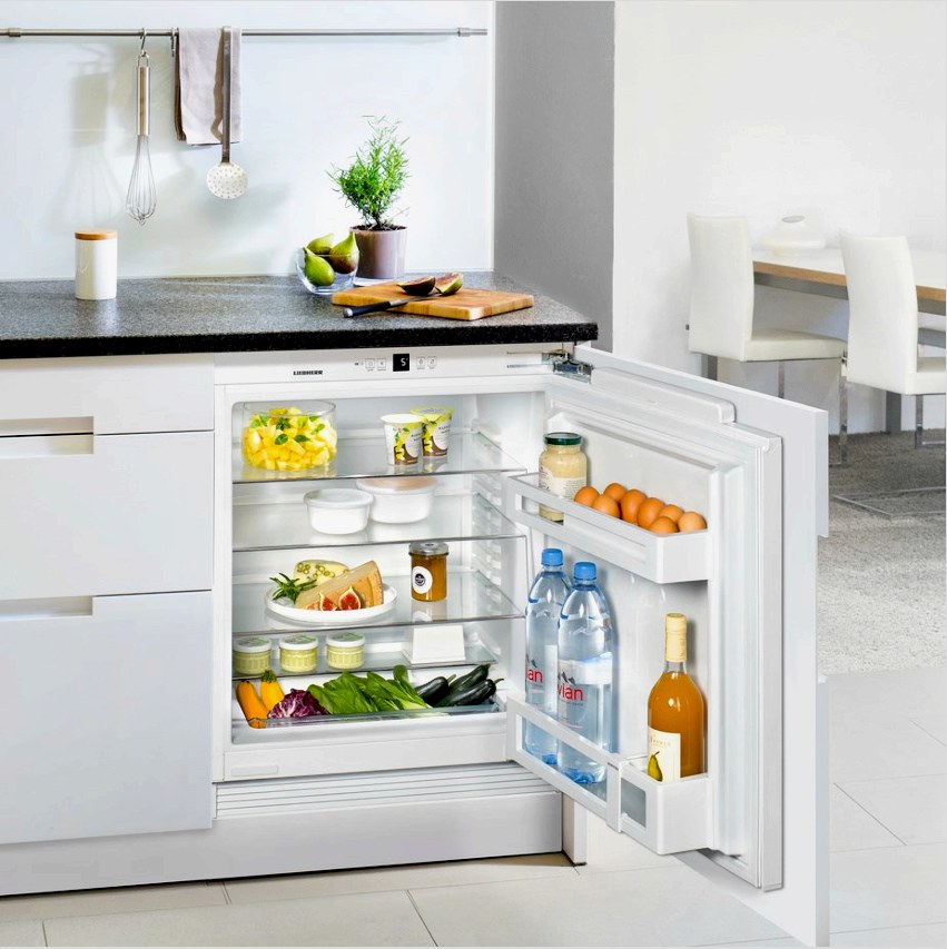 A beépített hűtőszekrény kiválasztásakor ne feledje, hogy annak ára magasabb lesz, mint egy hagyományos modellnél
