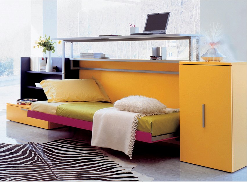 Az átalakító ágyat gyakran használják a modern apartmanok belsejében.