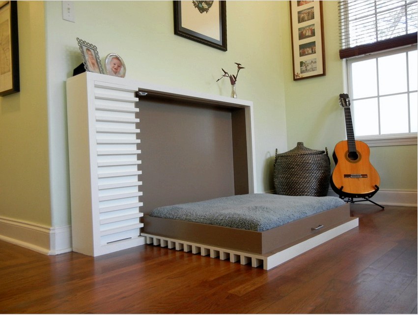 A összecsukható ágy hatalmas erőfeszítés nélkül kihajt, ezért rendkívül könnyen használható.