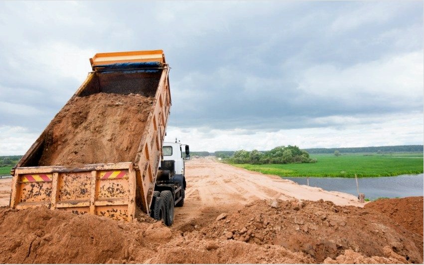 A KAMAZ test akár 18,5 tonna homokot is képes tárolni